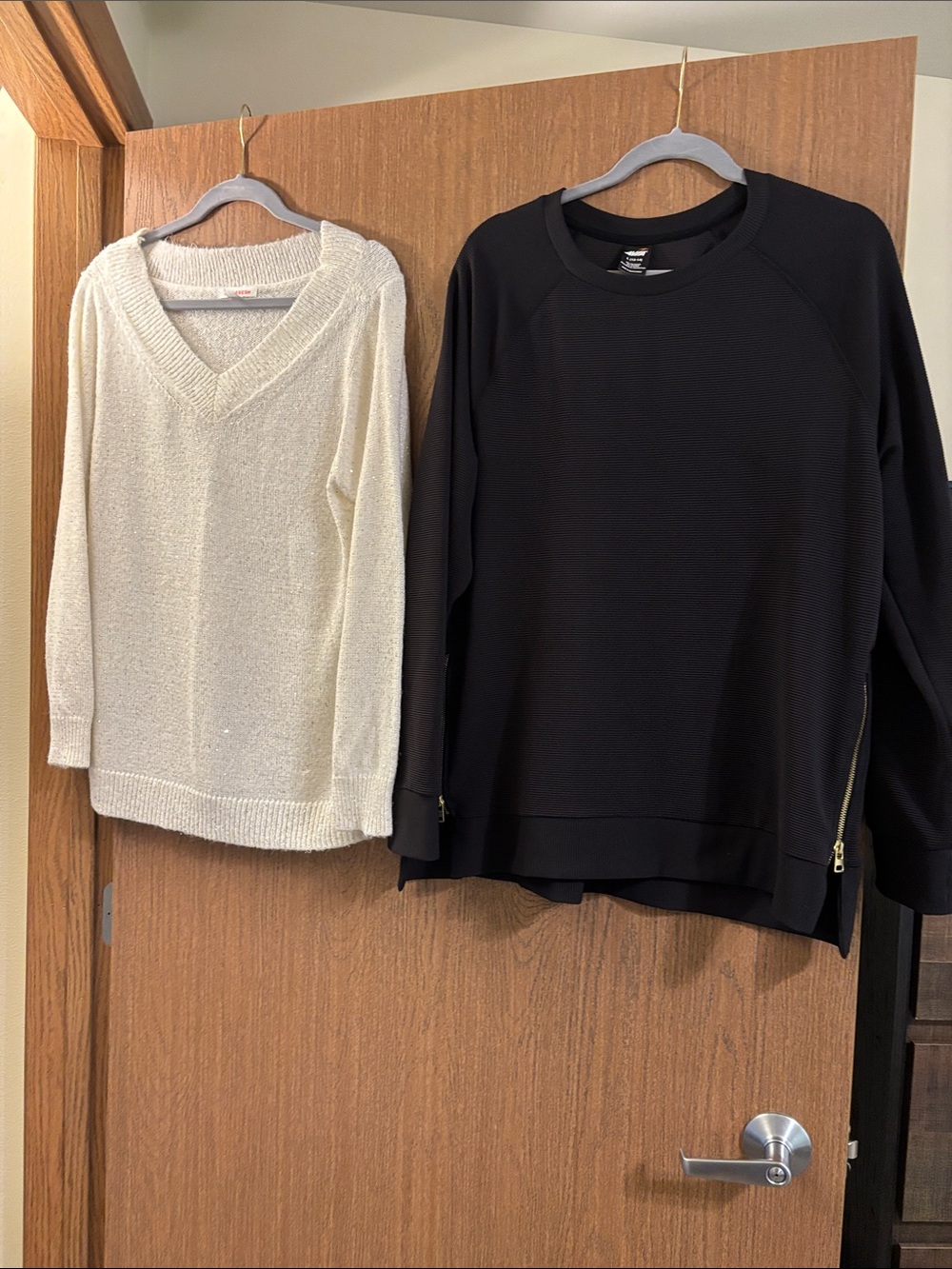 2 bundle -Women’s Black and cream long sleeve tops size large